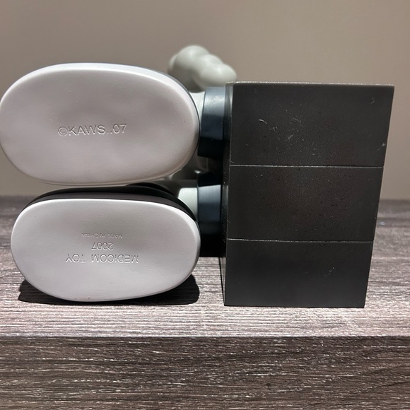 Kaws doll - Picture 4 of 4